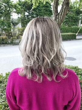 クラナ(clana) ブリーチ３回以上/ホワイトグレージュ