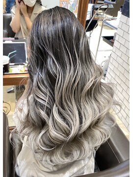 シエラ 心斎橋(CIERA.) CIERA.バレイヤージュ＋ホワイトシルバー