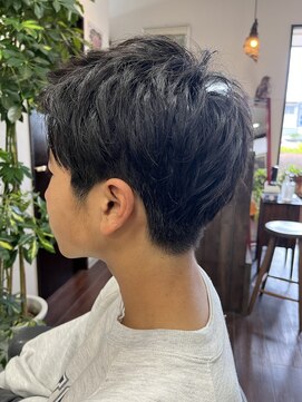 エルモッソヘアー 襟足短め耳出すカット