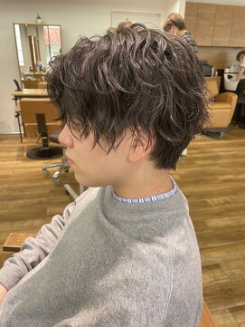 ネイビー(NAVY) センターパート×スパイラルパーマ 黒髪前下がりマッシュ