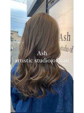 アッシュ アーティスティック スタジオ オブ ヘア(Ash artistic studio of hair) ベージュ×細めハイライト