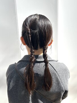 ヘアー アレス(hair ales) タイトツイン　タイトアレンジ