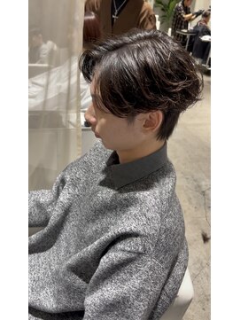 ミリ(milli Produce by ITAKURA) センターパート毛流れニュアンスパーマ