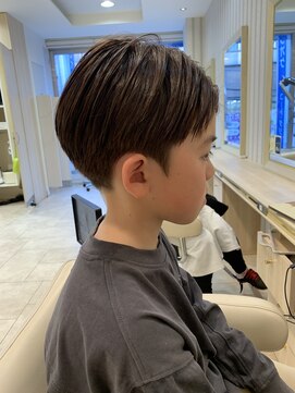 アッシュ 仙川店(Ash) キッズカットハリウッド俳優風ストレートセンターパート刈り上げ