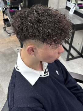 イーラ(era) バロックパーマツイストスパイラルパーマ黒髪前下がりマッシュ