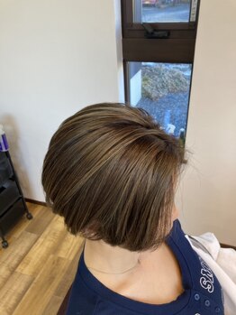 【多治見/姫駅】白髪を美しく見せるカラーに加えて健康的な髪を保つアドバイスも伝授★隠すから魅せるStyle