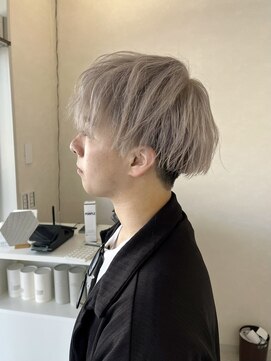 ミル(mir) White silver × 軽めマッシュ