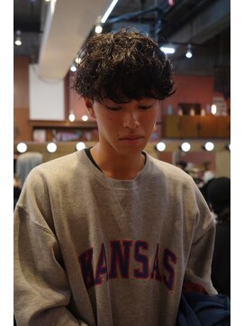 エディ(Edy) メンズパーマスペインカールケアパーマ刈り上げ眉毛カット岡山