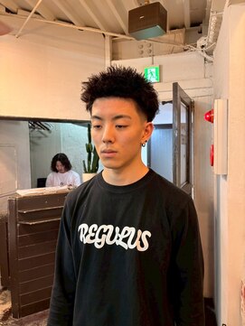 ビーバイエイトジェンツ(Bee by EIGHT GENTS) 波巻きツイストスパイラル/リバースセンターパート/心斎橋