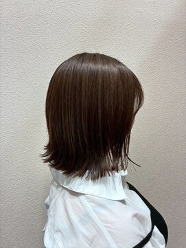 アクセ ベージュカラー襟足スッキリ大人キレイなショートボブ 30代40代