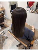 ローリーポーリークラウン(Roly Poly Clown)&nbsp;髪質改善ストレート（縮毛矯正）は乾かすだけで収まる