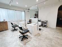 デビュー 沖縄泡瀬店(Debut)の雰囲気（シンプルでリラックスできる内装{沖縄市/学割U24/髪質改善/）