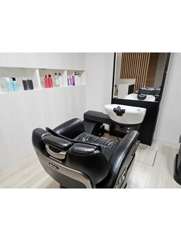 完全マンツーマンのゆったり空間で、清潔感あふれるヘアスタイルを♪髪のお悩みを解決しませんか？