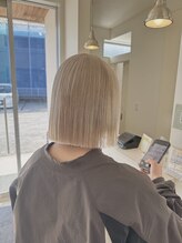 ラズ (Luz) Whitebeige