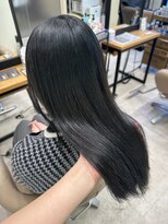 アローム(alom)&nbsp;真っ黒すぎない暗髪カラー