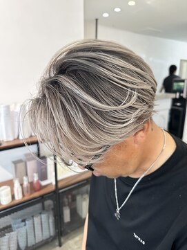 イリ 梅田(ili) シルバーバレイヤージュ