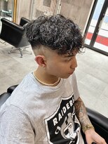 ダズ(Dazz)&nbsp;外国人風くせ毛パーマスキンフェード