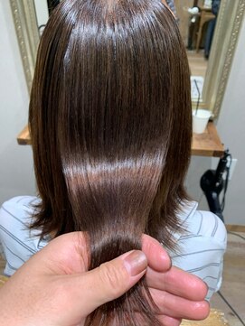 クラッチ 博多(CLUTCH) 大人可愛い小顔美髪ツヤ髪艶感シンプルストレートA4