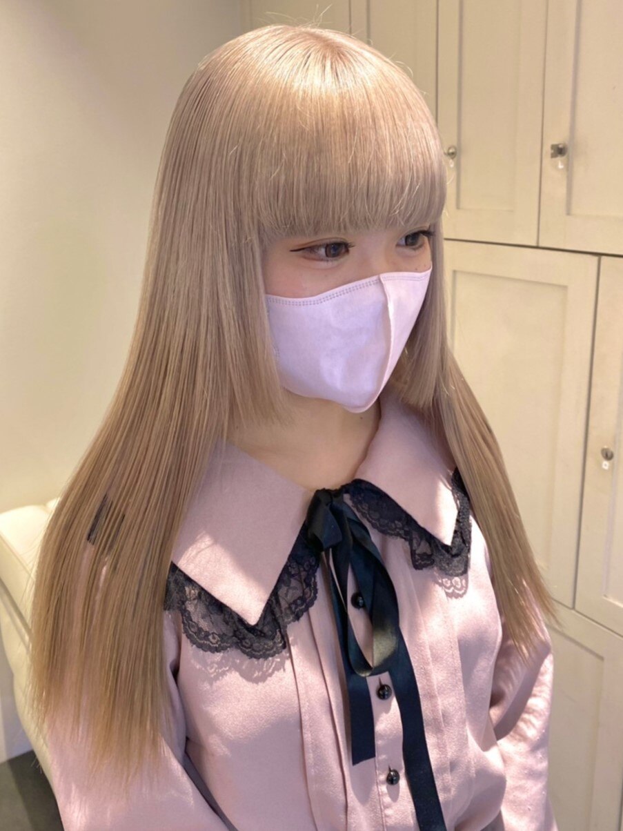 3693ミルクティーアッシュハイトーンカラーぱっつん前髪ロング
