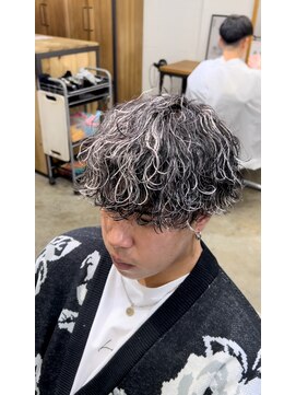 エルオム(EL.HOMME) 波巻きクリームパーマ／ホワイトハイライト