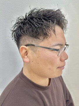 ロミーオム 本厚木(ROMMY. Homme) 刈り上げツイスト無造作パーマアップバングビジネスメンズヘア