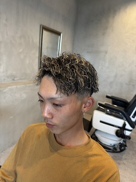 バーバーショップ フォーシーズン(BAR BER SHOP FOURSEASON) ツイストスパイラル/ホワイトメッシュ/スキンフェード