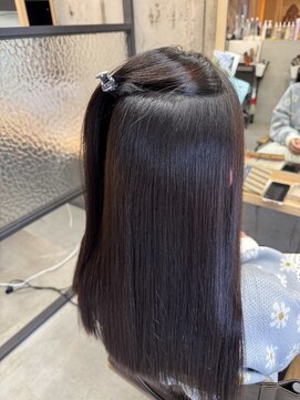 リタ 枚方(Rita) 20代30代40代髪質改善トリートメントブラック透け感カラー