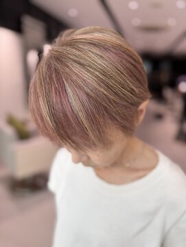 ステア ケース(stair case) 脱白髪染め　ハイライトとローズピンクのアクセント