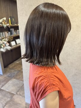 イロハ(iroh) イルミナカラー/切りっぱなしヘア/頭浸浴