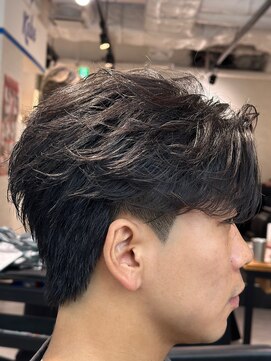 オーシャントーキョー 神戸(OCEAN TOKYO KOBE) ツーブロックフェザーショートセンターパート