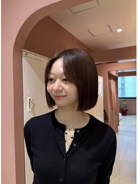 ニナ 梅田(nina) 明るめブラウンのパツっとボブ