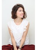 大人女性のためのゆるさとツヤ感のショートボブ