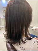 外ハネミディ×ブラウングレージュ