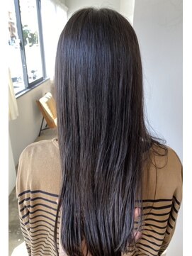 ヘアーアイストゥーレ(HAIR ICI TRE) ベージュ　ロング　ハイライト　ストレート　担当阿知波