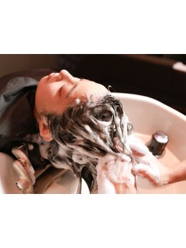 【スパ&トリートメント\4,500】頭皮を綺麗にして髪にツヤと潤いを!マッサージによるリラクゼーション効果◎