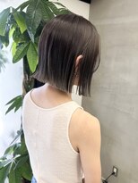 アンバー(UMBER)&nbsp;切りっぱなしボブ　グレージュ