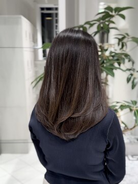 ザック 銀座(ZACC GINZA) 縮毛矯正してても柔らかい雰囲気のレイヤーカット