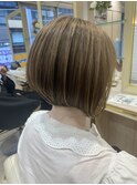 海外ヘア ショート 外国人風ボブ 前下がり　軟毛　クセ毛