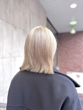 モア 下通店(MORE) ブランドホワイトカラー