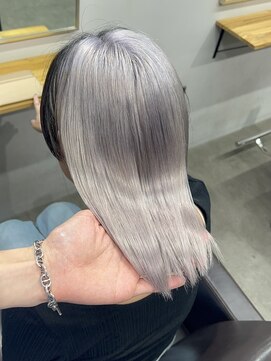 リグ 横浜(Lig.) ホワイトシルバーツートンカラーブリーチダブルカラー横浜横浜駅