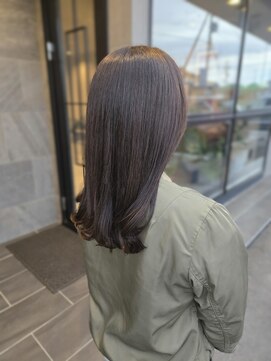 メゾン アヴァロ(Maison Avallo) オリーブベージュのセミロング