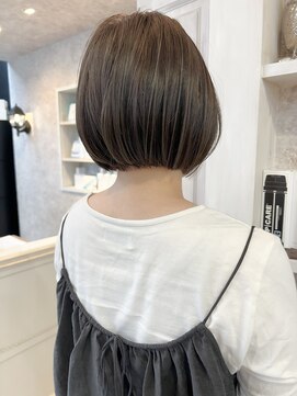 キャアリー(Caary) 福山市美容室Caary丸みミニボブぱつんとボブ透明感カラー