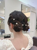 オフ(off)&nbsp;ツインシニヨン|お呼ばれ|結婚式|推し活|イベント|ヘアセット