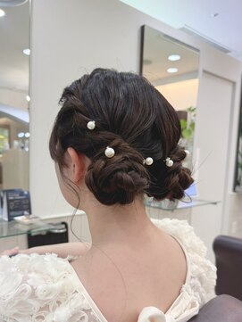 オフ(off) ツインシニヨン|お呼ばれ|結婚式|推し活|イベント|ヘアセット