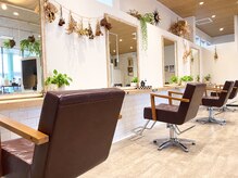 フラッシュ 春日井店の雰囲気（開放感のあるサロン内で癒し時間を満喫できます）