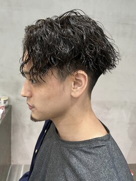 ローウェ バイ フィフス 立川メンズサロン(Louwe by fifth) センターパートツイストスパイラルパーマ刈り上げツイストパーマ