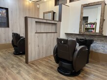 落ち着いた雰囲気のメンズブース。シェービングも可能です