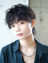 ライラ(Lyla)&nbsp;色気と脱力　ルーズウェットマッシュウルフ　メンズパーマ