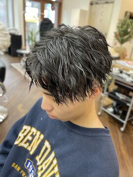 オンフリーク(ON FLEEK) センターパート×ツイストスパイラルパーマ