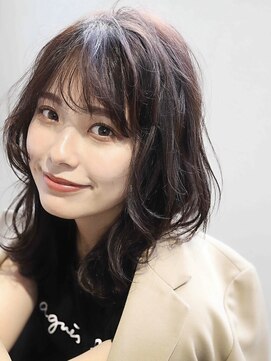 ゆるウェーブ×くびれ大人ミディ